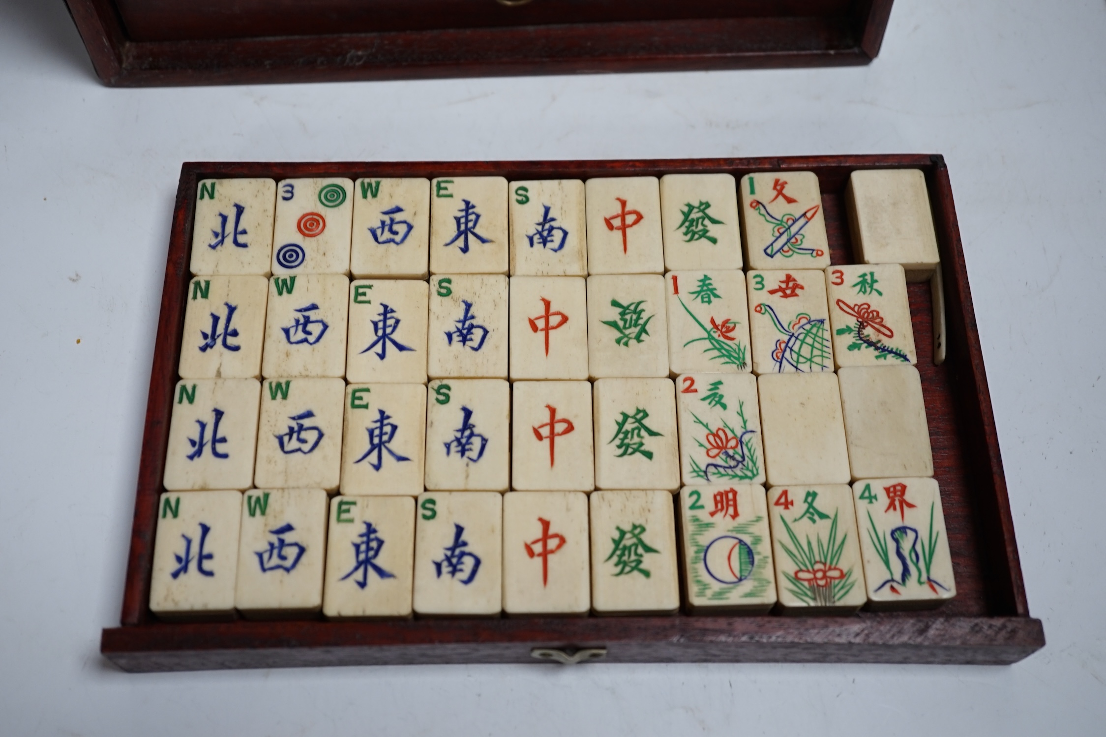 A cased Mah jong set, 24cm wide, 16cm high